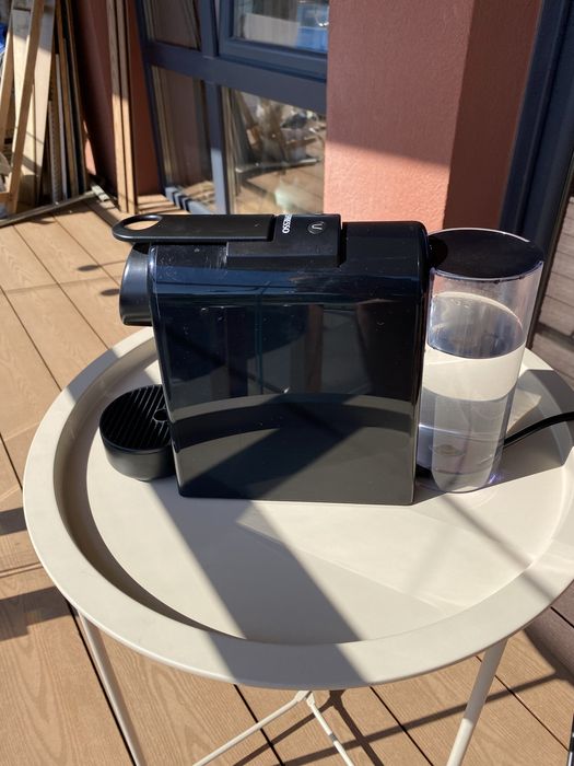 Капсульна кавоварка Delonghi Nespresso Essenza Mini EN85.В