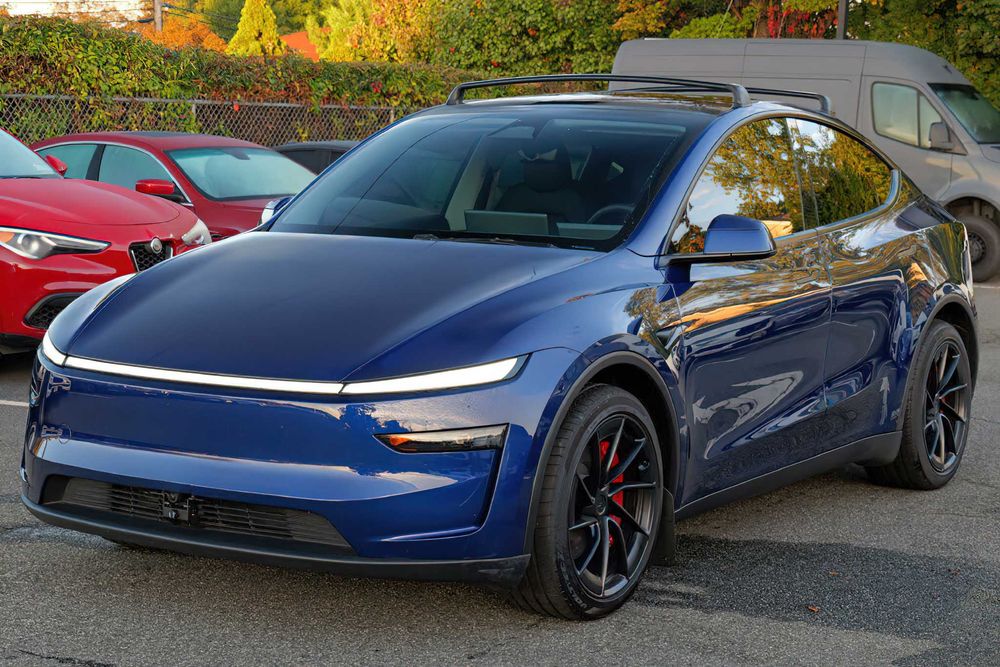 Tesla Model Y      2026
