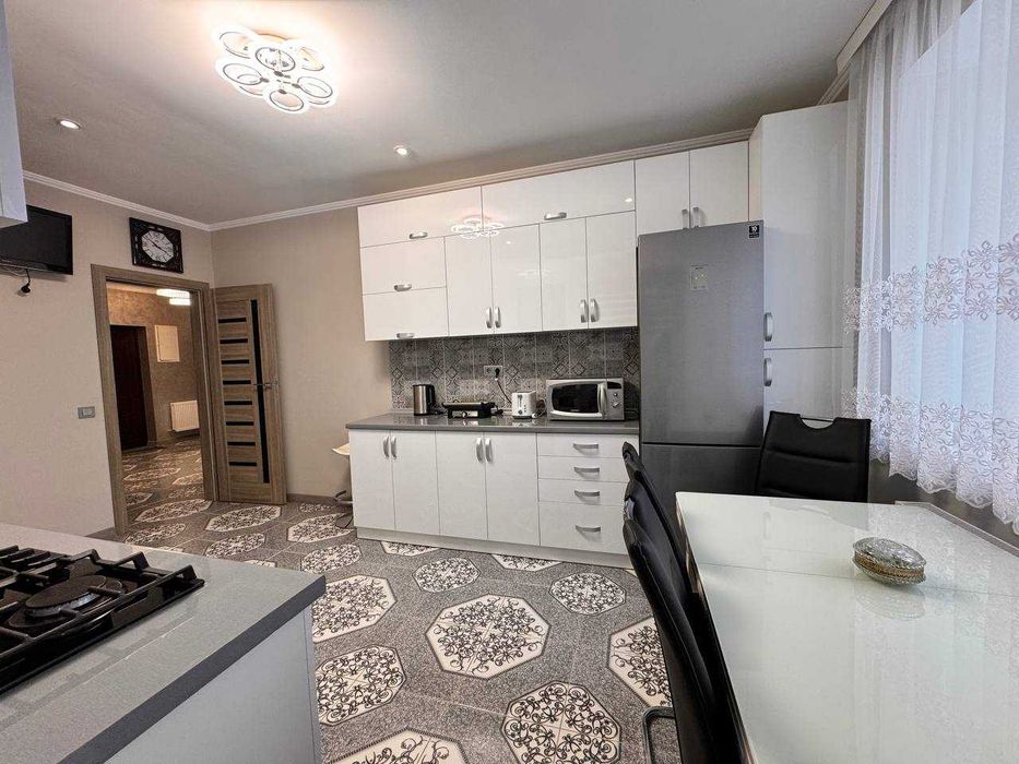 Продається 3 кім. квартира з ремонтом та меблями