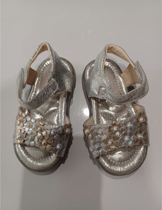 Дитячі босоніжки для дівчинки