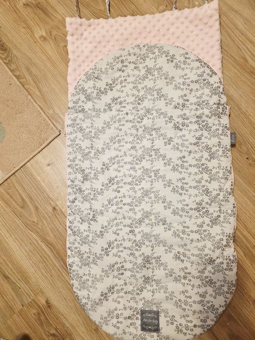 Śpiworek do wózka z ochraniaczami na ręce