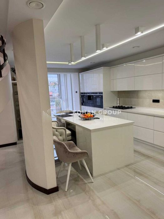 ‼️Продаж 2к квартири з меблями, 209.9 кв. м на вул. Зарічанська 11В, пентхаус‼️