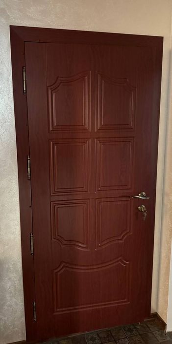 Двері міжкімнатні,коробка,налишники,замок і дверне полотно 8 пар