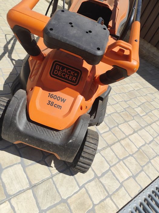 Máquina e aparador de relva...como nova