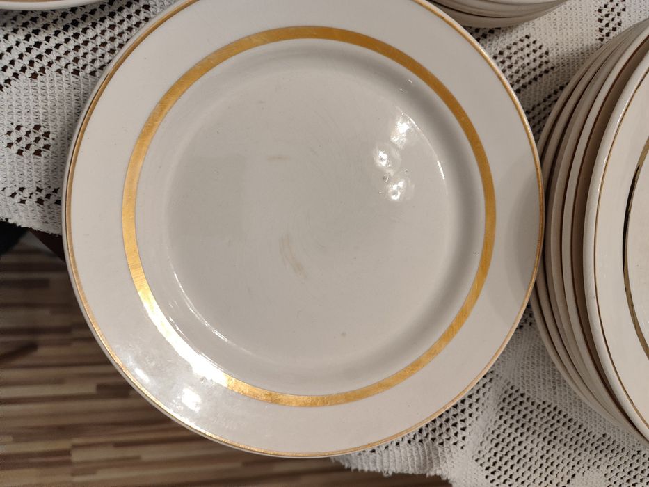 Zestaw obiadowy ze złotym paskiem
