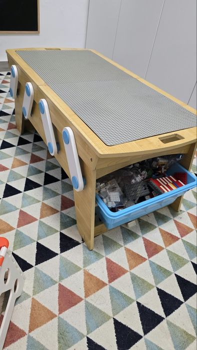 Mesa de madeira para lego da KidKraft