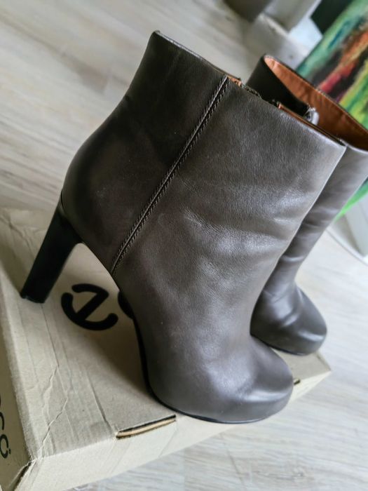 Other stories, 38, skóra, and khaki