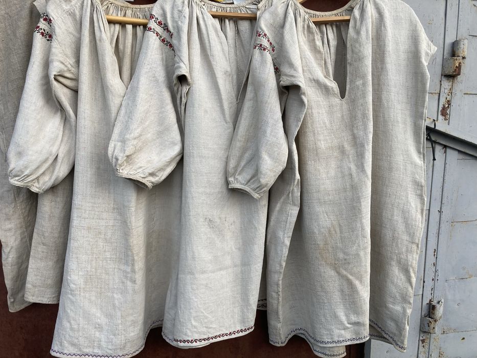 Старовинні вишиванки жіночі з домотканого конопляного полотна, ХХ ст.