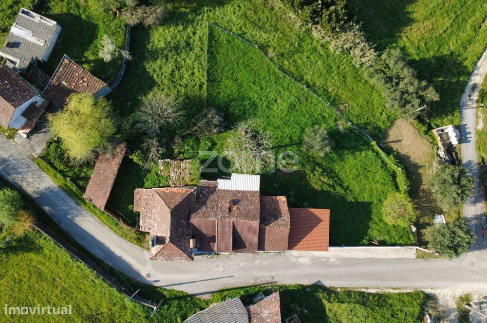 Moradia para Reabilitação com Terreno em Vermoil.