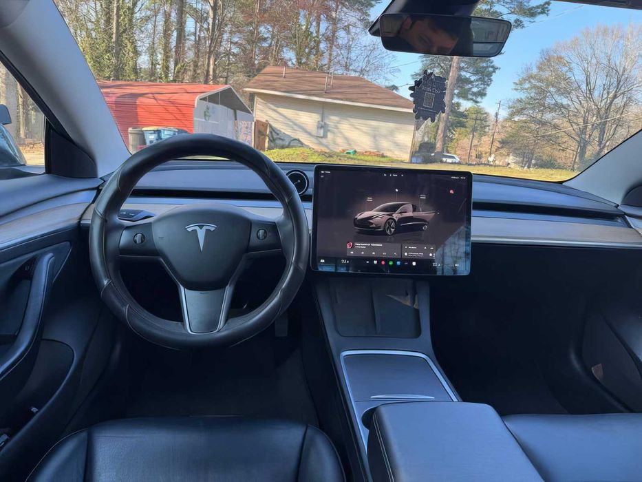 Tesla Model 3 Long Range      2022