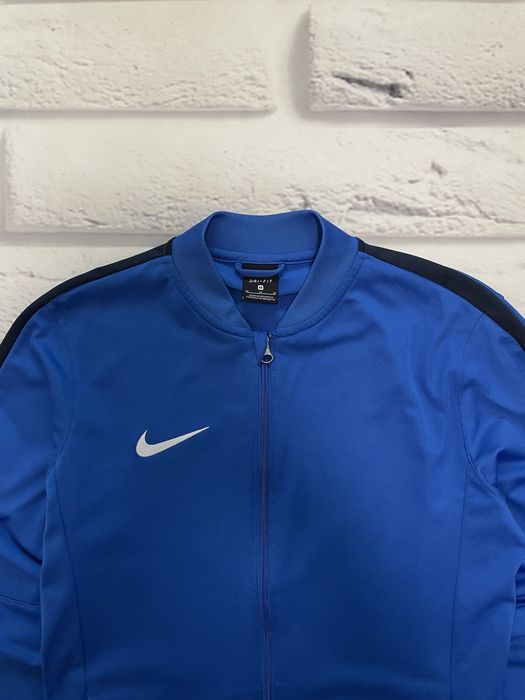 Олімпійка Nike.