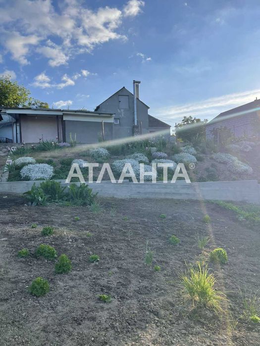 Можно под программы  Дом в Нерубайском с большим участком гараж.