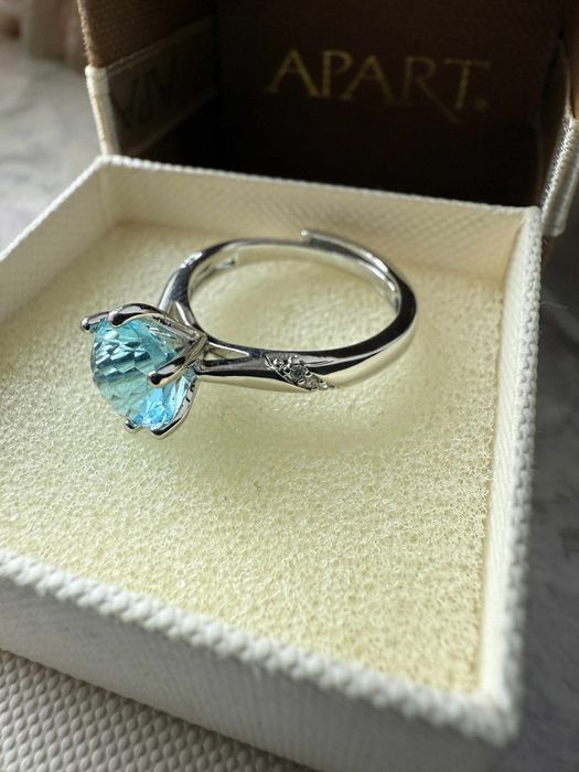 Nowy srebrny pierścionek z topazem