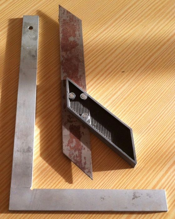 2 esquadros metalicos