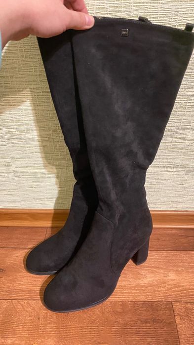 Високі замшеві чоботи Romeo Gigli 40 р Італія