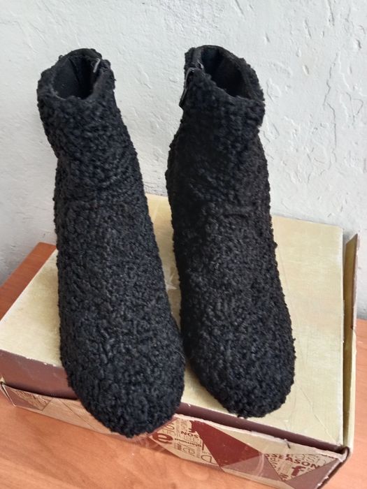 Продаю!Ботинки женские