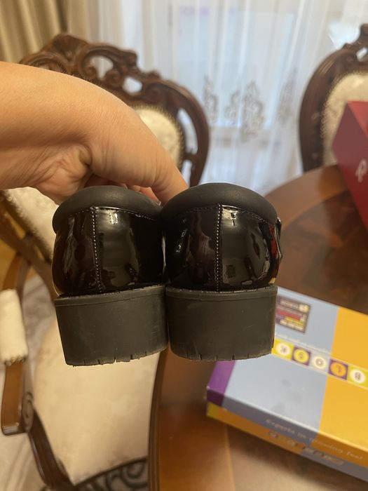 Лакові туфельки для дівчинки