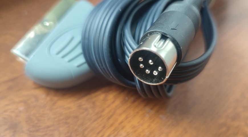 Kabel C64/ C128 HQ S-video Scart Metal złocony 2.5m