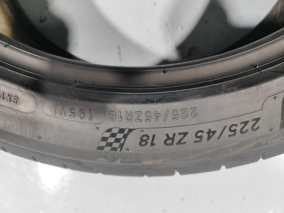 2 pneus semi novos 225-45R18 Michelin - Oferta dos portes