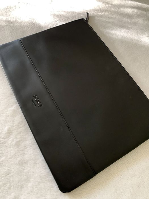 СРОЧНАЯ РАСПРОДАЖА Чехол для ноутбука ноута Hugo Boss