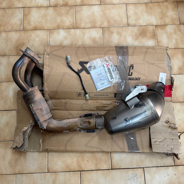 Escape Akrapovic Titanium Carbono Tracer 700 Euro 5 + Acrescento Sonda