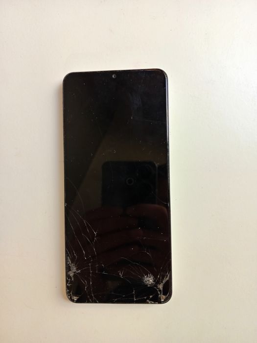 4 Telemóveis com tela quebrada