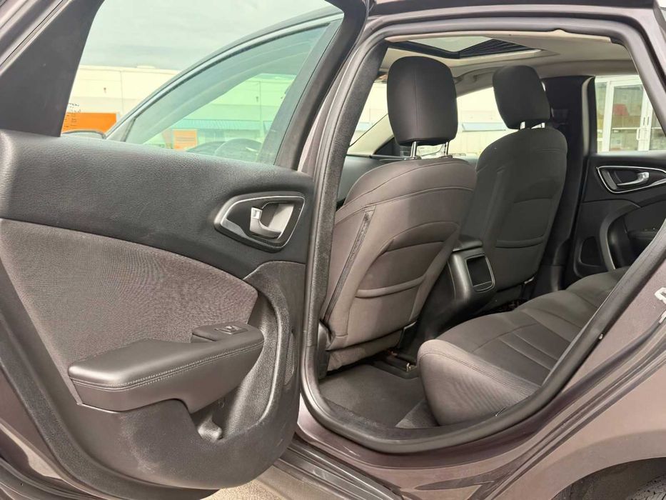 Chrysler 200 S      2015