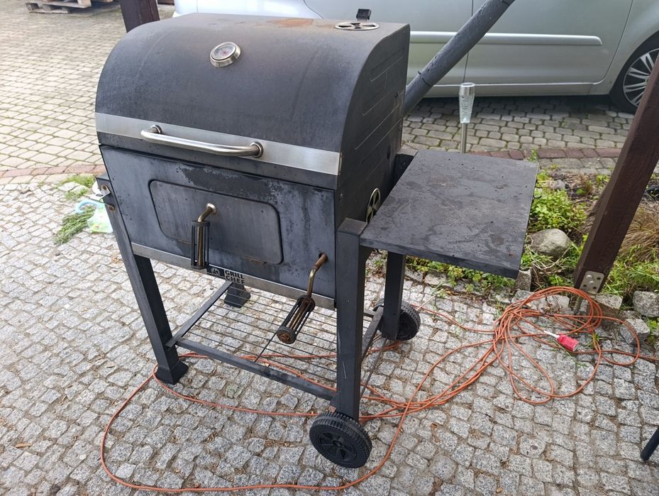 Grill ogrodowy węglowy