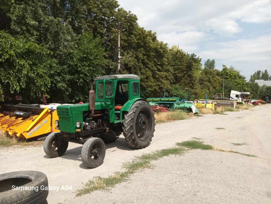 Трактор т40  на ходу в робоче стані