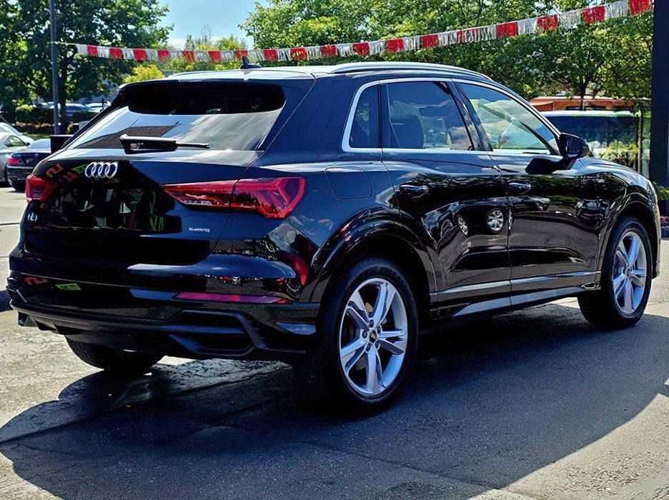 Audi Q3      2022