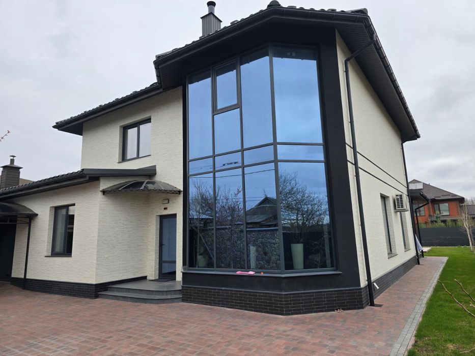 Продається двохповерховий будинок