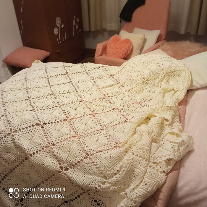 Colcha de renda elaborada à mão