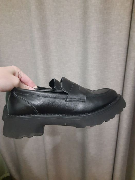 Чорні лофери жіночі