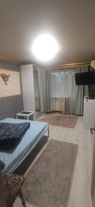 Центр! 2 окремі кімнати кондиціонер!Біля озера!