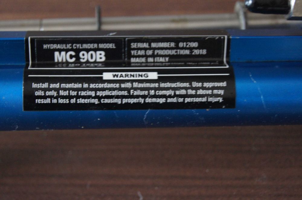 Siłownik MAVI MARE do silników zaburtowych mocy do 80 km