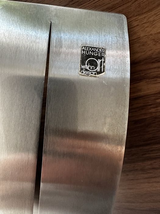 Peça de design em metal escovado | estilo contemporâneo