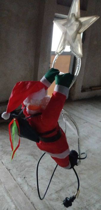 Дід Мороз на драбинці