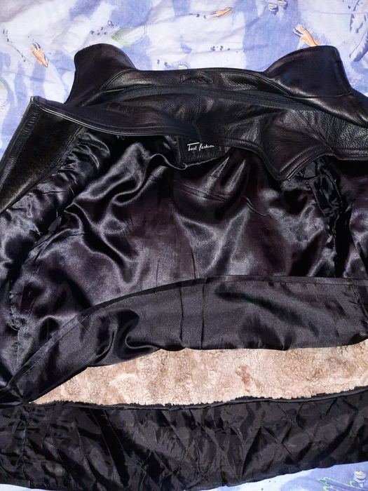 Кожана куртка мужска.