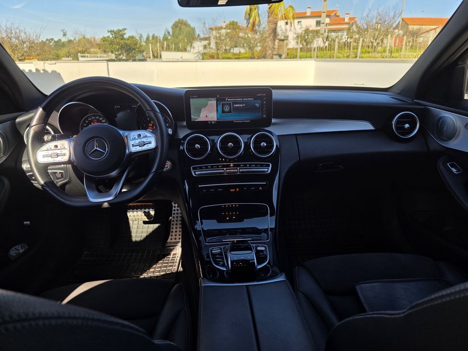 Vendo Mercedes-Benz C300e AMG Line, viatura híbrida plug-in