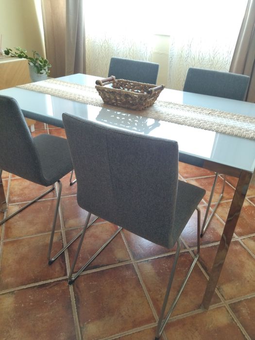 Conjunto 4 Cadeiras  e Mesa