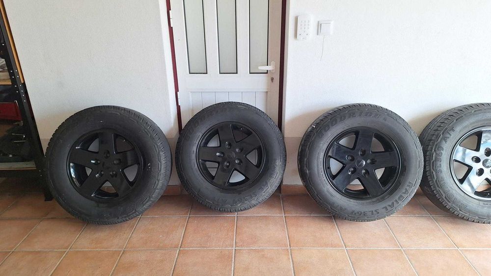 Jantes Jeep Wrangler Jk c/ pneus 245/75R17 - 5x127