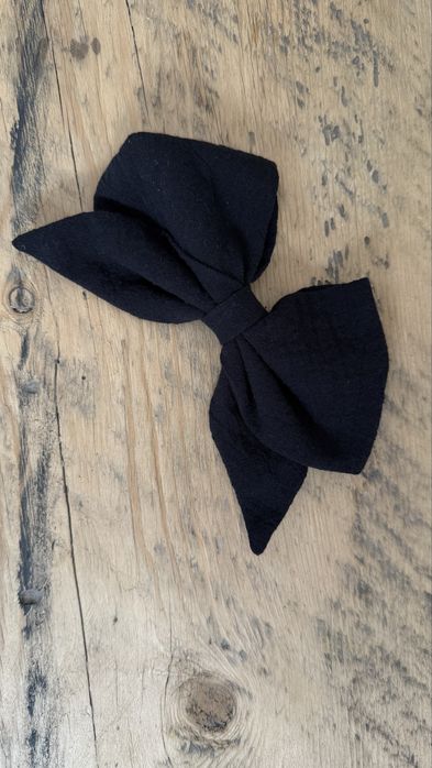 Чорний бант, стильний бант