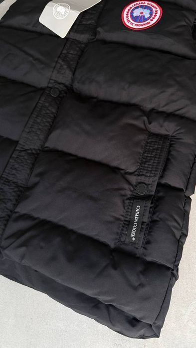 Нова  чоловіча мужская  безрукавка  жилетка  Canada  goose  розмір  S-XXL