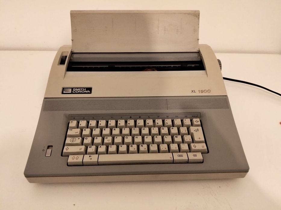 Máquina de escrever elétrica Smith Corona