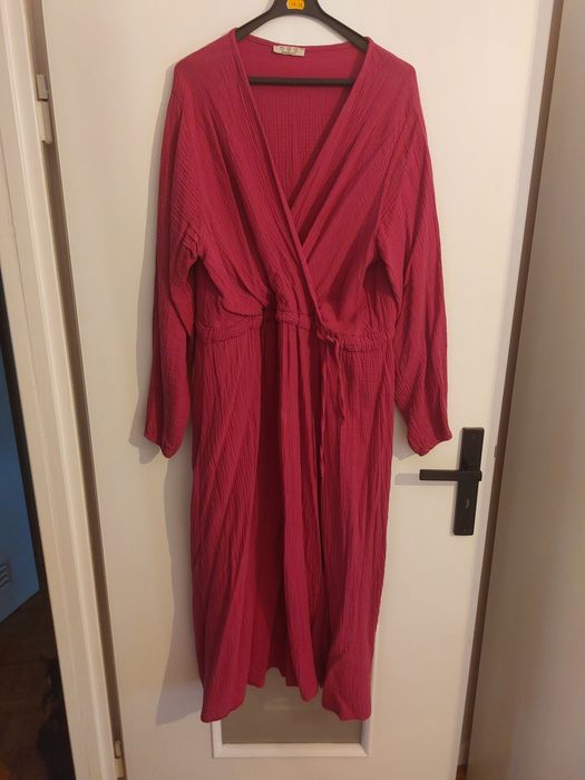 Bawełniana muślinowa sukienka malinowa midi