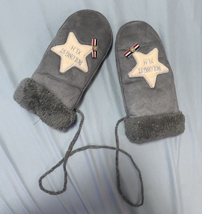 Szare puchate rękawiczki