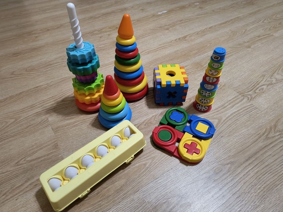 Продам набір розвиваючих іграшок