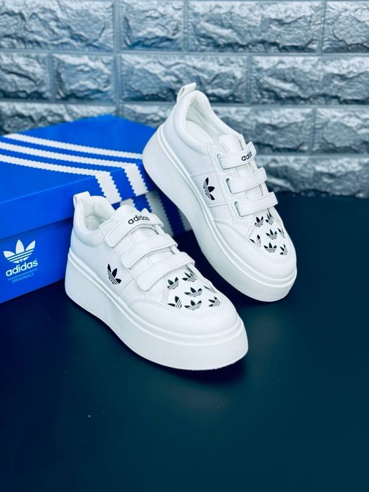 Кросовки на липучках 36 размер Адидас белые кожаные Кроссовки Adidas без шнурков Распродажа ! Идеальные в школу