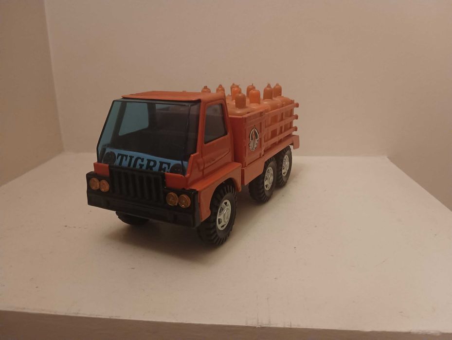 Camião Brinquedo em Chapa da década de 70