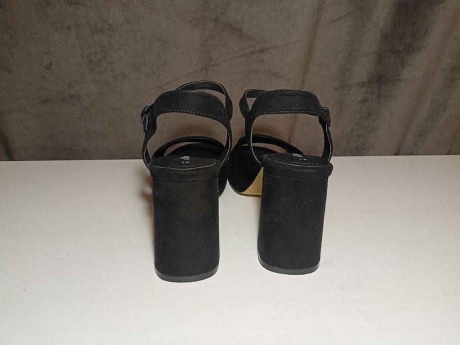 Buty na słupkowym obcasie